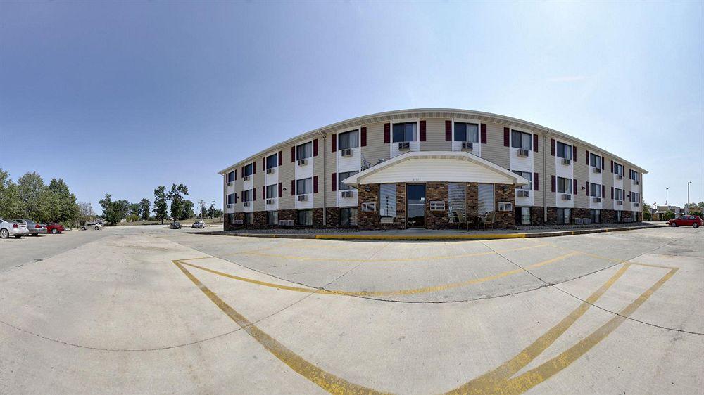 Super 8 By Wyndham Kirksville-University Area Exterior photo
