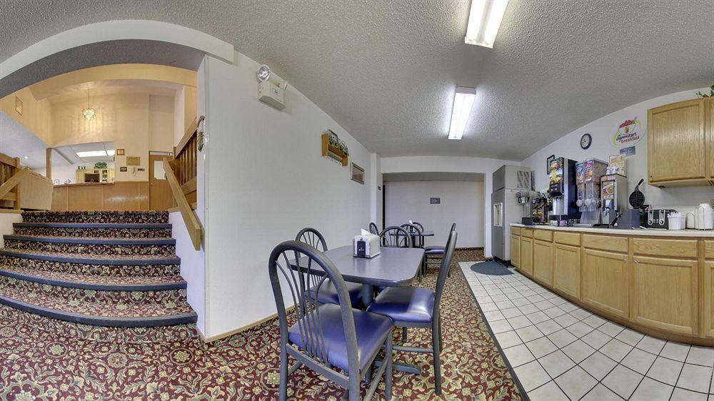 Super 8 By Wyndham Kirksville-University Area Exterior photo