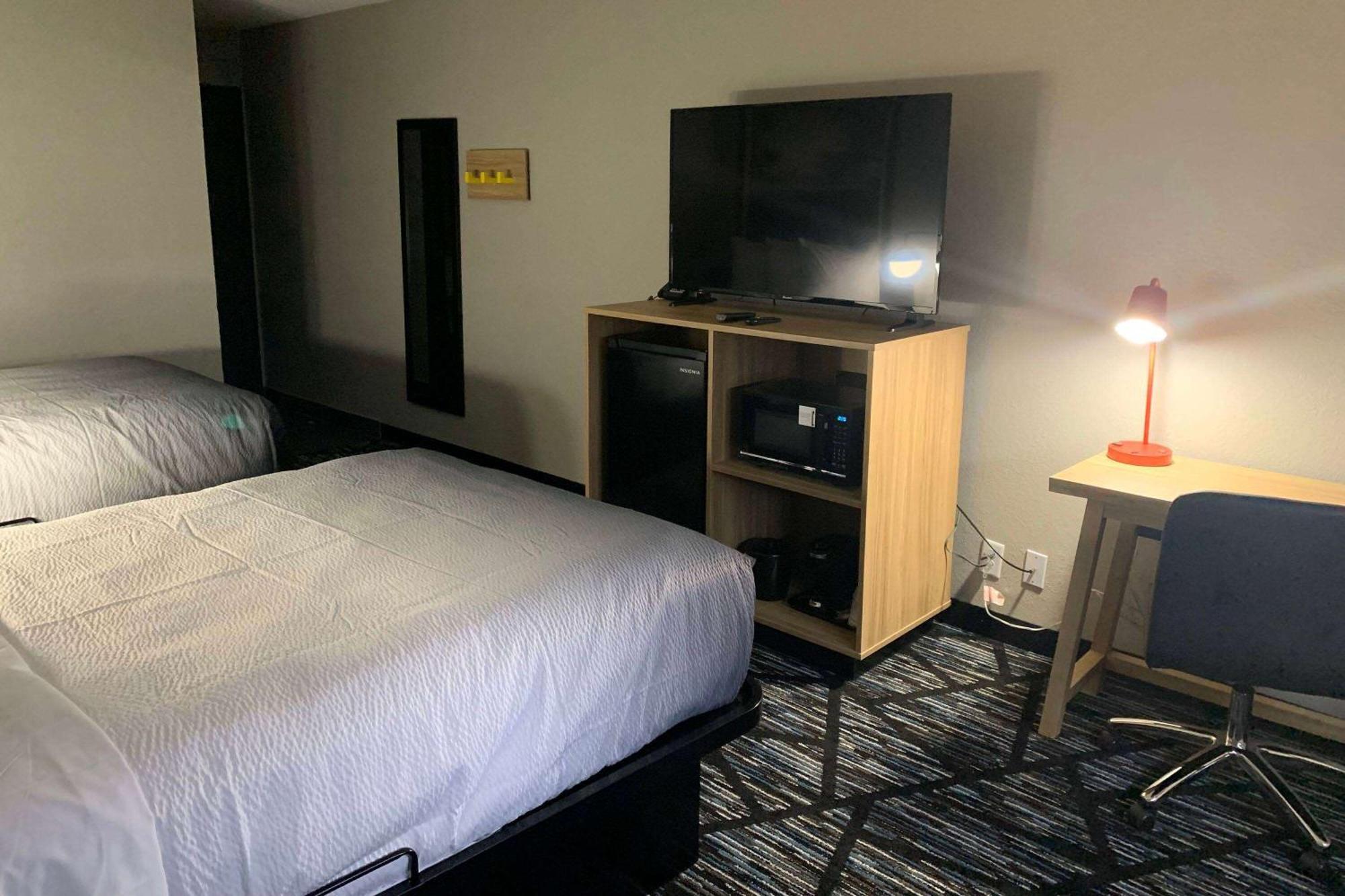 Super 8 By Wyndham Kirksville-University Area Exterior photo