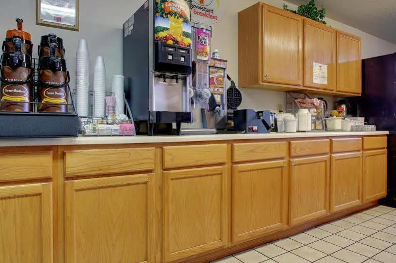 Super 8 By Wyndham Kirksville-University Area Exterior photo